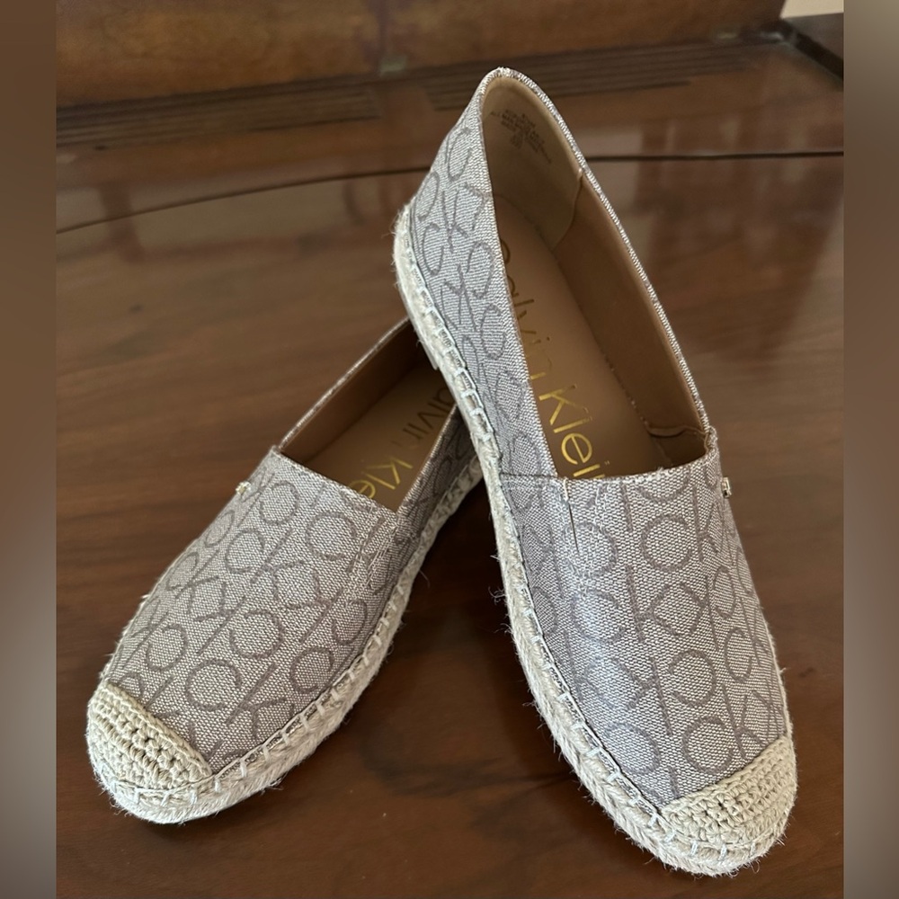 NWOT Calvin Klein signature espadrilles. Size 8 1/2